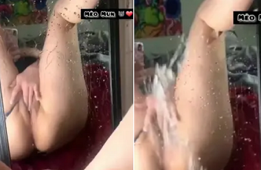 Móc lồn nước bắn tung tóe
